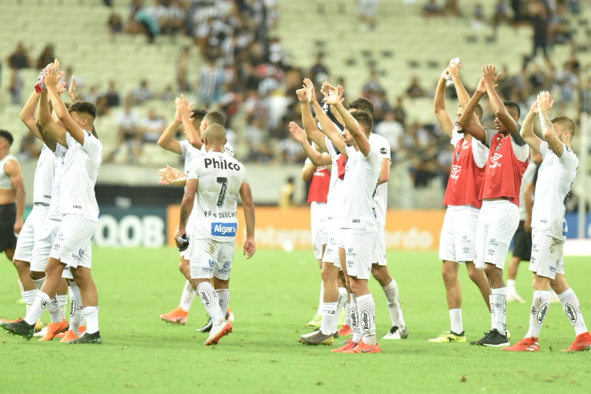 SantosFC's tweet photo. Valeu, nação santista de Fortaleza! Vocês deram show na recepção e representaram no Castelão. Essenciais nessa vitória. Tamo junto! ❤ #PresenteDeGrego https://t.co/DTK1sbSEO4