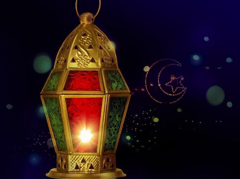 #هلال_شوال

گـان الرسول ﷺ يودع رمضان بقوله: (اللهم لاتجعله آخر العهد من صيامنا إياه، فإن جعلته فأجعلني مرحوماً ولا تجعلني محروماً
 الحمدلله على التمام، الحمدلله على البلاغ الحمدلله على الصيام والقيام اللهم اجعلنا ممن صام الشهر وادرك ليلة القدر وفاز بالآجر)..