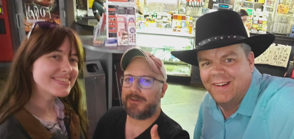 SQUAWKING_DEAD's tweet photo. Look what the cat dragged in (⛈️)...? 3 #FearTheWalkingDead fans catching the #FearTWDseason5 #SeasonPremiere at @IFCCenter! 45 min before it aired on #AMC + #QnA with @DebnamCarey
@colmandomingo @austin_amelio @danaygarcia1 @JennaElfman and @ScottMGimple
#FearTWD #FTWD #Premiere https://t.co/Iieyqe85MU
