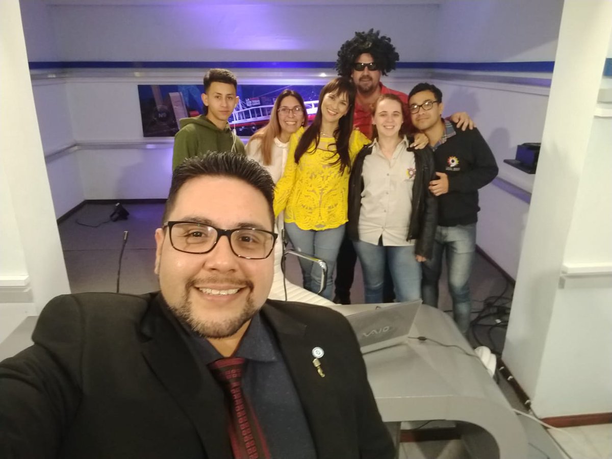 Miranda_dem's tweet photo. #CorrientesDecide 🗳
Una gran jornada democrática y un gran trabajo de este #equipo 

Felices de hacer lo que amamos. 📺💻 📻 #Canal9 #Diario21 #9Link #RadioNordeste https://t.co/bfFiPTNcpI