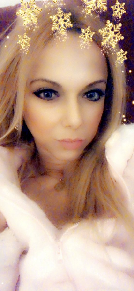lexi_somerton's tweet photo. A super #goodmorning 2All my #beautiful amazing #friends. have been away from #Twitter 🤷‍♀️⭐️💫 so ......
1)#happyvalentinesday 💕2)#HappyEaster 🐣 
3) #love is forever ... Love you all 💕 https://t.co/VicVcA8D8W
