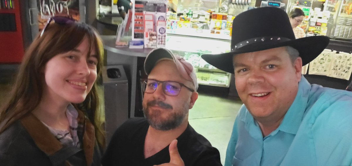 SQUAWKING_DEAD's tweet photo. Look what the cat dragged in (⛈️)...? 3 #FearTheWalkingDead fans catching the #FearTWDseason5 #SeasonPremiere at @IFCCenter! 45 min before it aired on #AMC + #QnA with @DebnamCarey
@colmandomingo @austin_amelio @danaygarcia1 @JennaElfman and @ScottMGimple
#FearTWD #FTWD #Premiere https://t.co/Iieyqe85MU