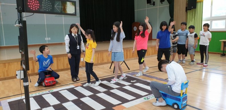 Qjt9bLr5CjXTtlI's tweet image. 교통안전공단과 함께 하는 교통안전교육 #교통안전공단 #교통안전교육 #사방초등학교 #한국안전예방협회 #사회안전신문 #학교폭력예방신문 #안방TV #학교폭력예방운동본부 #SBC #안전한방송  -&amp;gt; 자세히보기safety24.kr/news/23954