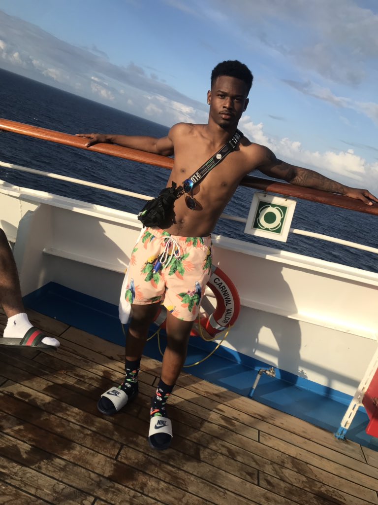 treyabney4's tweet photo. 🛳🖤 https://t.co/ThPt3gkSi4