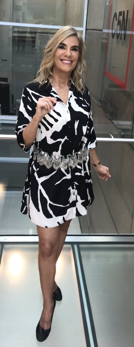 mbelenaramburu's tweet photo. Look @RafaelGarofaloM #vestido #camisa #larga #floreada con #flores #blancas y #negras https://t.co/pCmVKX4opn
