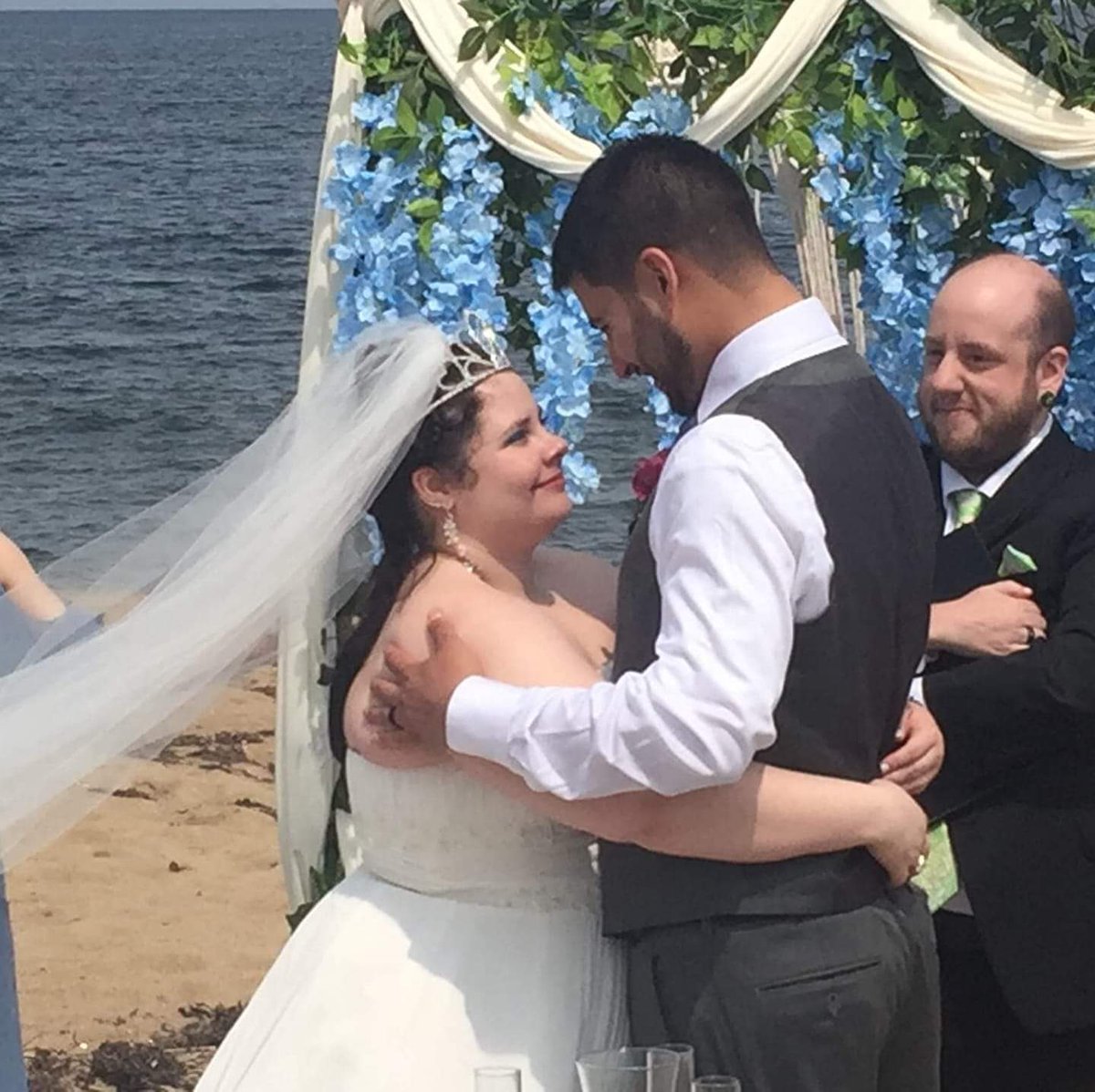 Zanner01's tweet photo. I got married yesterday!! :-D

(Art on the left is by Sabertoothed Ermine, a surprise gift for @tbootay ) https://t.co/yd8ynqeuCB