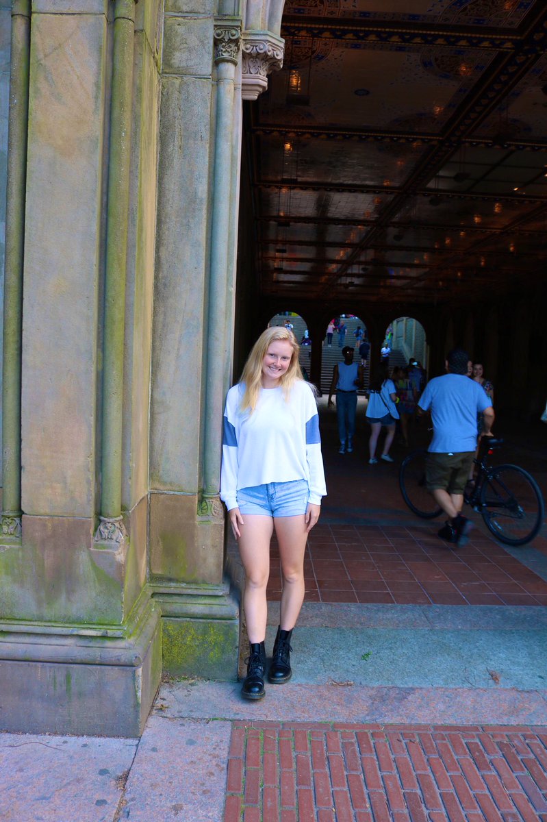 bbeccaa0's tweet photo. who doesn’t want to be blair waldorf??? #MetSteps #xoxogossipgirl https://t.co/QG5teEdO1z