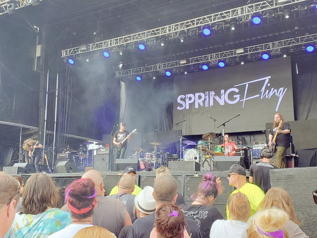 MJ8403's tweet image. I still can't get over how amazing @SpringFlingIL was. @autumn_rove @TheGloriousSons @Badflower @IncubusBand @1057thexrocks
