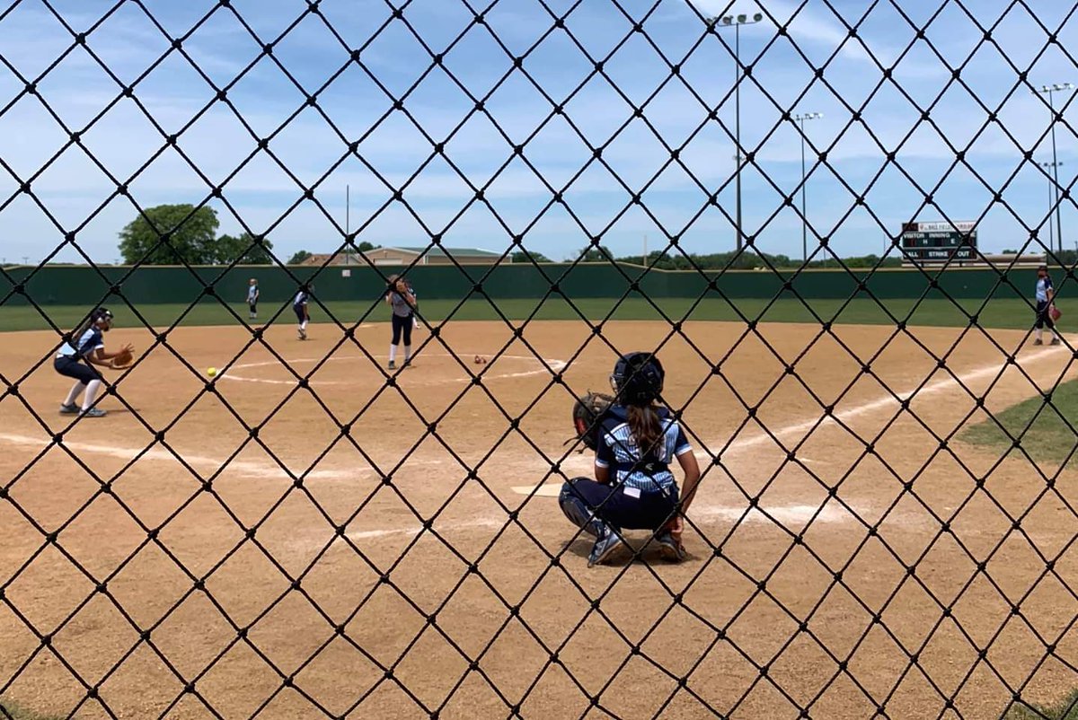 lrdeleon2's tweet photo. @USSSAOKC #texaswolfpack09 These girls came out to play today; winning both pool games, ready to start bracket play tomorrow morning! https://t.co/kjAR2HjVM2