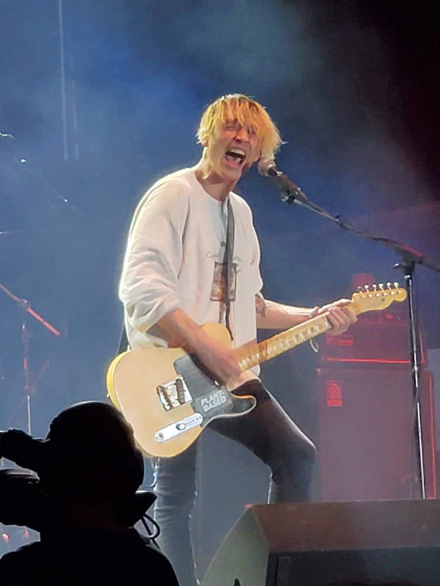 MJ8403's tweet image. @Badflower Thanks for a killer show at @SpringFlingIL in Peoria last night!