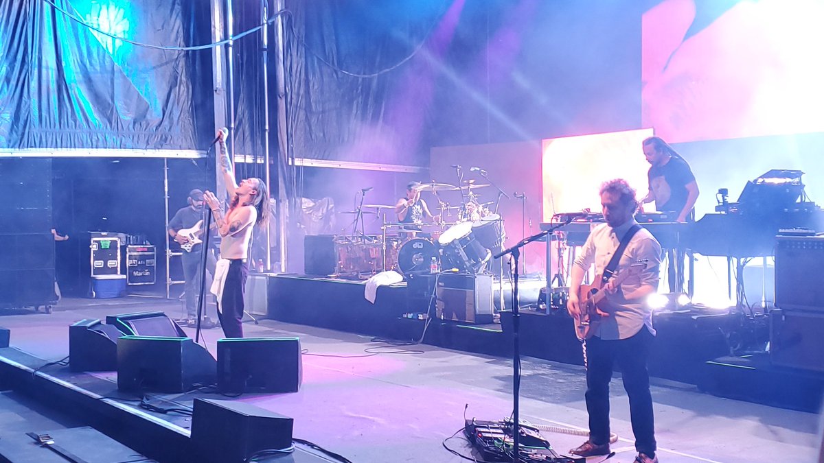 MJ8403's tweet image. @IncubusBand absolutely slayed at @SpringFlingIL in Peoria last night. Thank you @1057thexrocks and thank you Incubus!