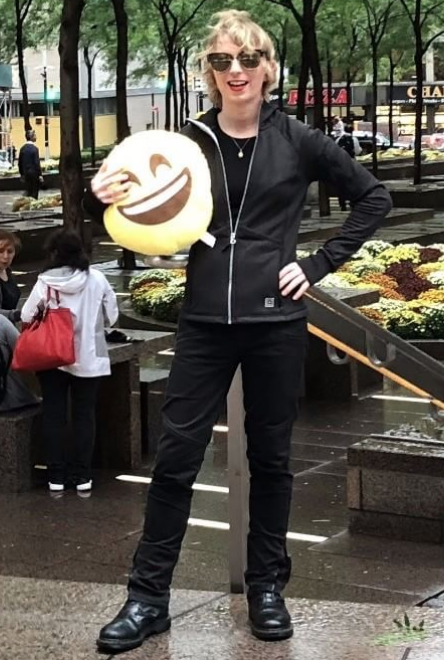 SaveManning's tweet photo. DAY 82 (June 3, 2019) of @xychelsea's incarceration.    

Read her letter explaining why she can't ignore flaws in the current grand jury system - now in HTML with linked references via @AaronSwartzDay: https://t.co/kpktJ2Kijo

Donate to legal fund here: https://t.co/Z5n1DojhdE https://t.co/LJvZLNvYuV