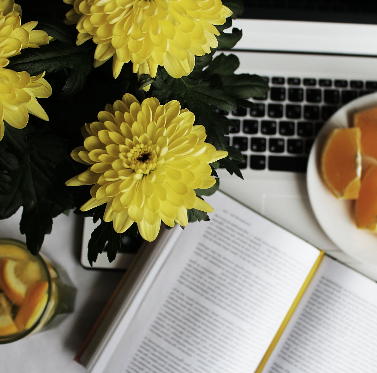 TBooklab's tweet image. "That's the thing about books. They let you travel without moving your feet." Jhumpa Lahiri 
#Books_to_make_you_Listen #TrivialBookLab #ADandPRLab 🎈🎆