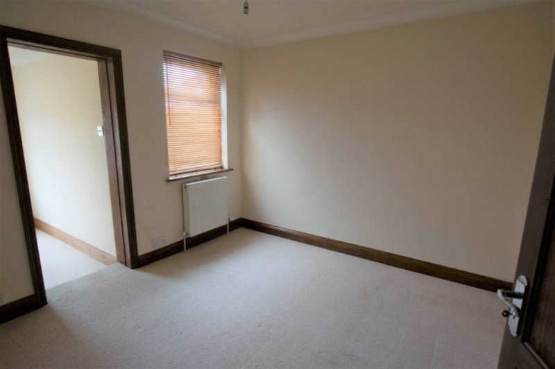 Welcome to a new week and welcome to this stunning 3 bedroom property #TOLET in Pakefield.
IMMACULATE mid terraced house with newly fitted kitchen and bathroom.
* GCH
* Parking
* Unfurnished
* Bath&amp; Shower 
* Garden
* £610 pcm
More info - bit.ly/KnightsStradbr…
#tenantsneeded