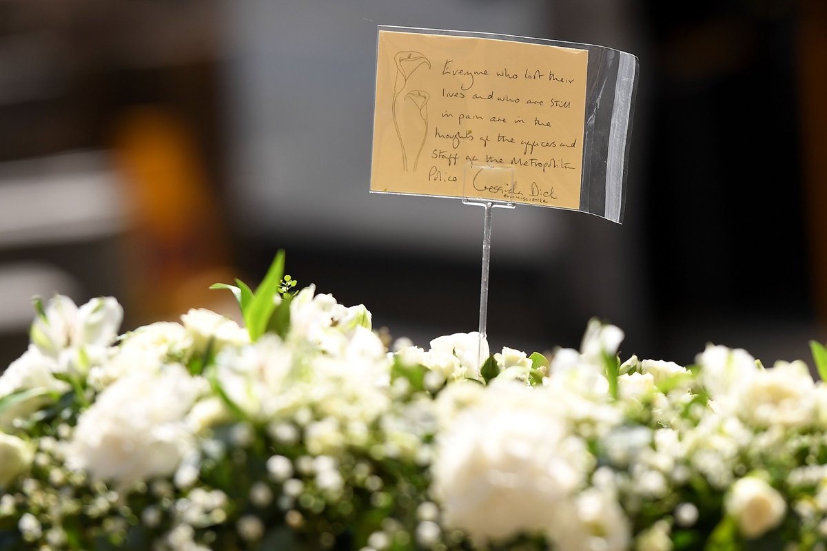 metpoliceuk's tweet photo. Two years on from the #LondonBridge #BoroughMarket attack, we remember those who tragically lost their lives. Our thoughts remain with all those affected as we recall the bravery of the officers and the public who confronted danger in order to save others #Heroes https://t.co/LgrtNRuydI