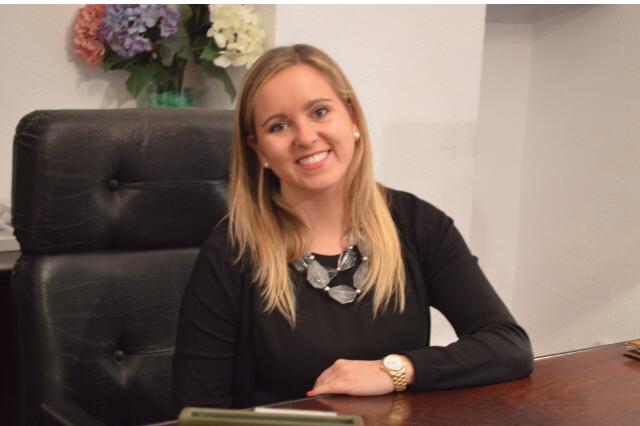 MujeresIgualdad's tweet photo. 🎙️@isabeldiegopsi nos facilita, en esta entrevista, las claves para favorecer el #emprendimiento joven en España. 

Isabel Diego es #emprendedora, psicóloga sanitaria santanderina y perito forense. Estos son sus 10 consejos para iniciar una actividad:
https://t.co/dVrrcgVS4b https://t.co/wFG5RMc7FL
