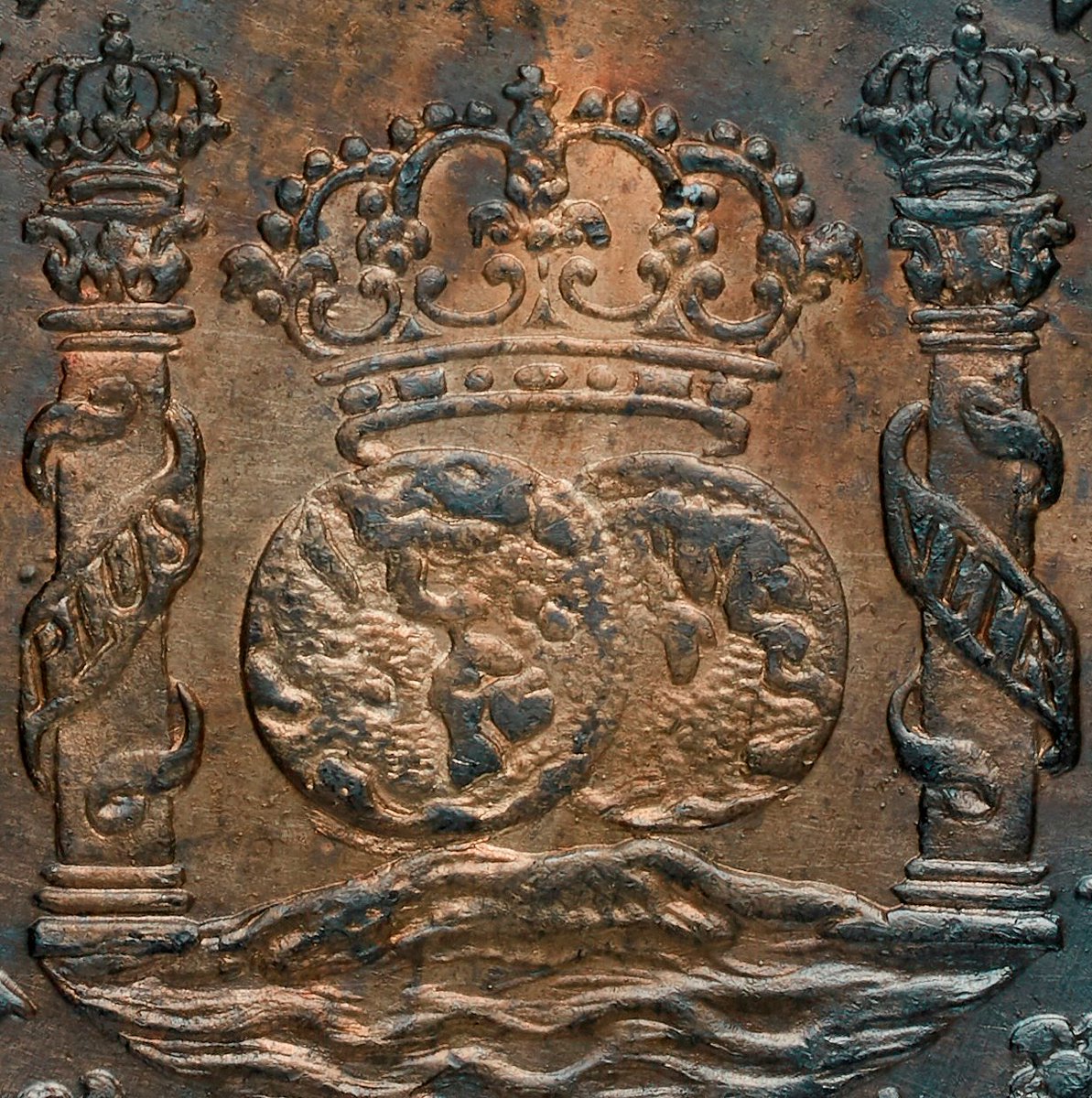 laBnF's tweet photo. D'un hémisphère à l'autre : voici comment on représentait l'#Empire des #Espagnes, à cheval sur l'Ancien et le Nouveau monde, sur les superbes piastres du #trésor de l'#épave de la Jeanne-Elisabeth, qui sombra en 1755 en Méditerranée. #DRASSM #Numismatics https://t.co/7391sanHVq https://t.co/KhTI2JofRN