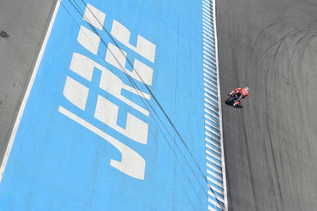 lulopdotcomglob's tweet photo. #automotive #pirelli #worldsbk Pirelli brings a new rear development soft compound to Jerez for the sixth round of the WorldSBK season https://t.co/lgXoA19re5 https://t.co/J8DNHTws6g