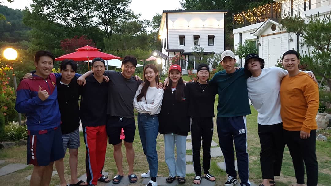 vvookim's tweet photo. 동농 노란색 입어서 더 튀자낰ㅋㅋㅋㅋㅋㅋ https://t.co/geWexZDmMO