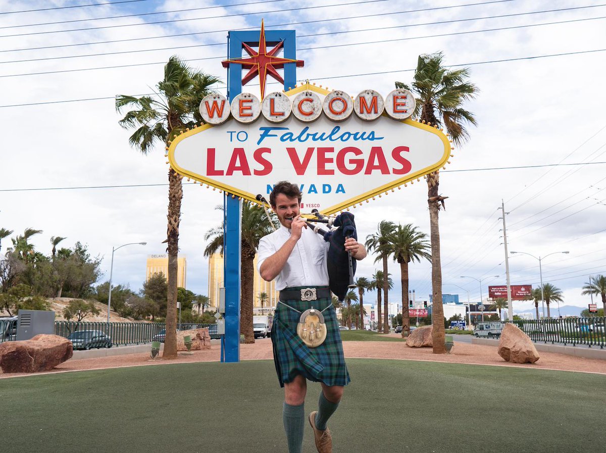 FirstPiper's tweet photo. Las Vegas! ๐
Genuinely one of the most unusual cities I've ever been to and probably one of the best places to people watch! ๐ฐ๐ฐ๐ฐ
๐ธ @Breacans // @TravisBluemling
#KiltedAdventure #LasVegas #HouseAlwaysWins https://t.co/bNADMd2jyo