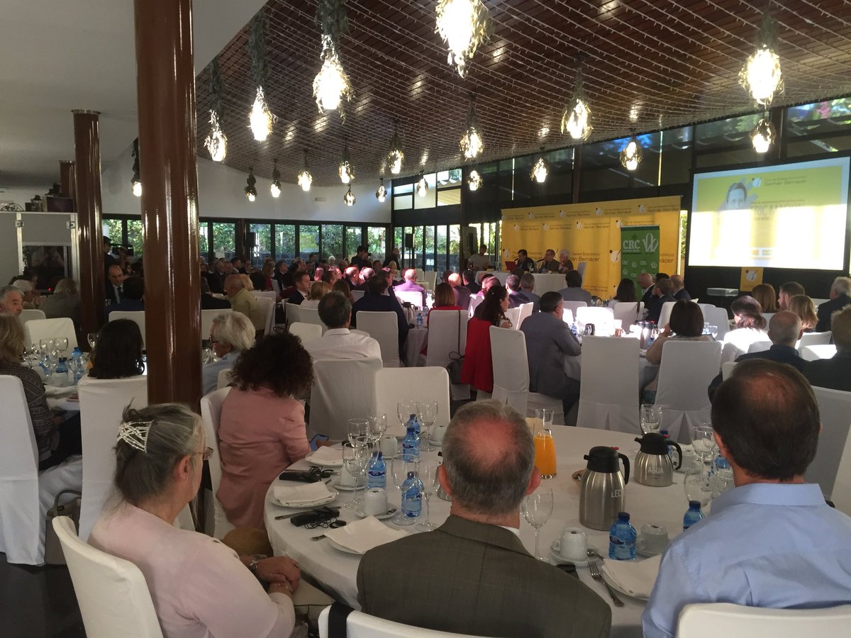 F_GermanBerncer's tweet photo. Lleno absoluto para escuchar al profesor de #Harvard, #EricMaskin, que ha venido por 1a vez a #Alicante para hablar de la aplicación social de la teoría de mecanismos. Un evento apoyado por la @UA_Universidad, la #CátedraGermánBernácer, @Rural_Central y los Premios Rei Jaume I. https://t.co/SgNpbymt9S