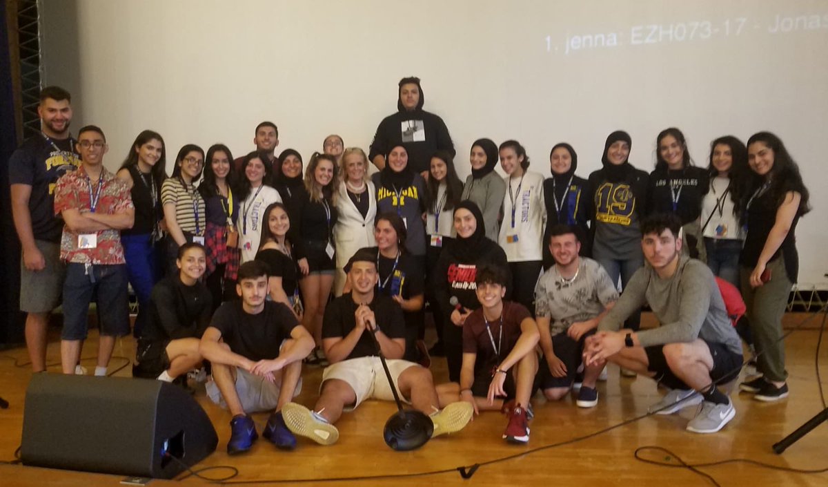 FordsonAsOne's tweet photo. Fordson seniors received a special visit from congresswoman Debbie Dingell! Dingell surprised the students at the lockdown and congratulated them and offered them her best wishes.💛💙 #FHSLovesDingell #MyRepresentative #DebbieDingell
#CO19LovesCongresswomanDingell https://t.co/uipIUPV45L