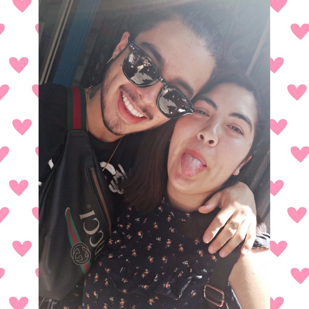 Its_Alexandrah's tweet photo. Hace 4 meses logré abrazarte y tenerte cerca, conocerte en persona fue unas de las cosas más hermosas de mi vida y obviamente no lo cambiaría por nada @mariobautista_ @MarioBautistaMB te quiero infinitamente, eres increíble, espero volver Verte pronto por chile❤️
#MBEnChile https://t.co/fc5OKEUC2a