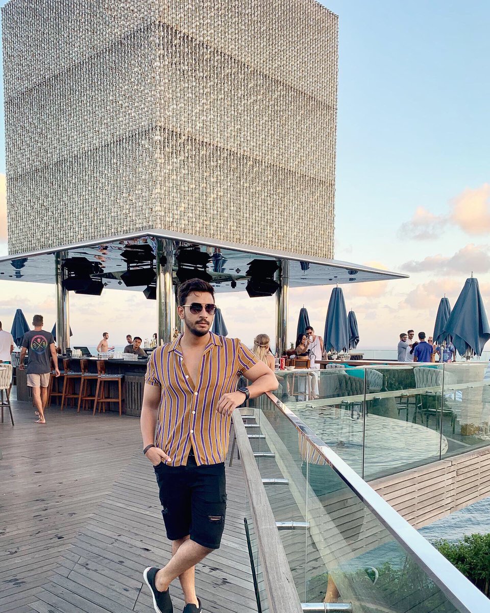 bonysengupta's tweet photo. Enjoy every sunset , look forward to every sunrise.. 😊🏖 @KoushaniMukher1 https://t.co/cSJY9vI1eh