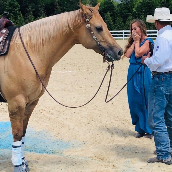 WP_Problem's tweet image. Best gender reveal of all time goes to Chuy &amp;amp; Abby Chavez. Love this adorable family!