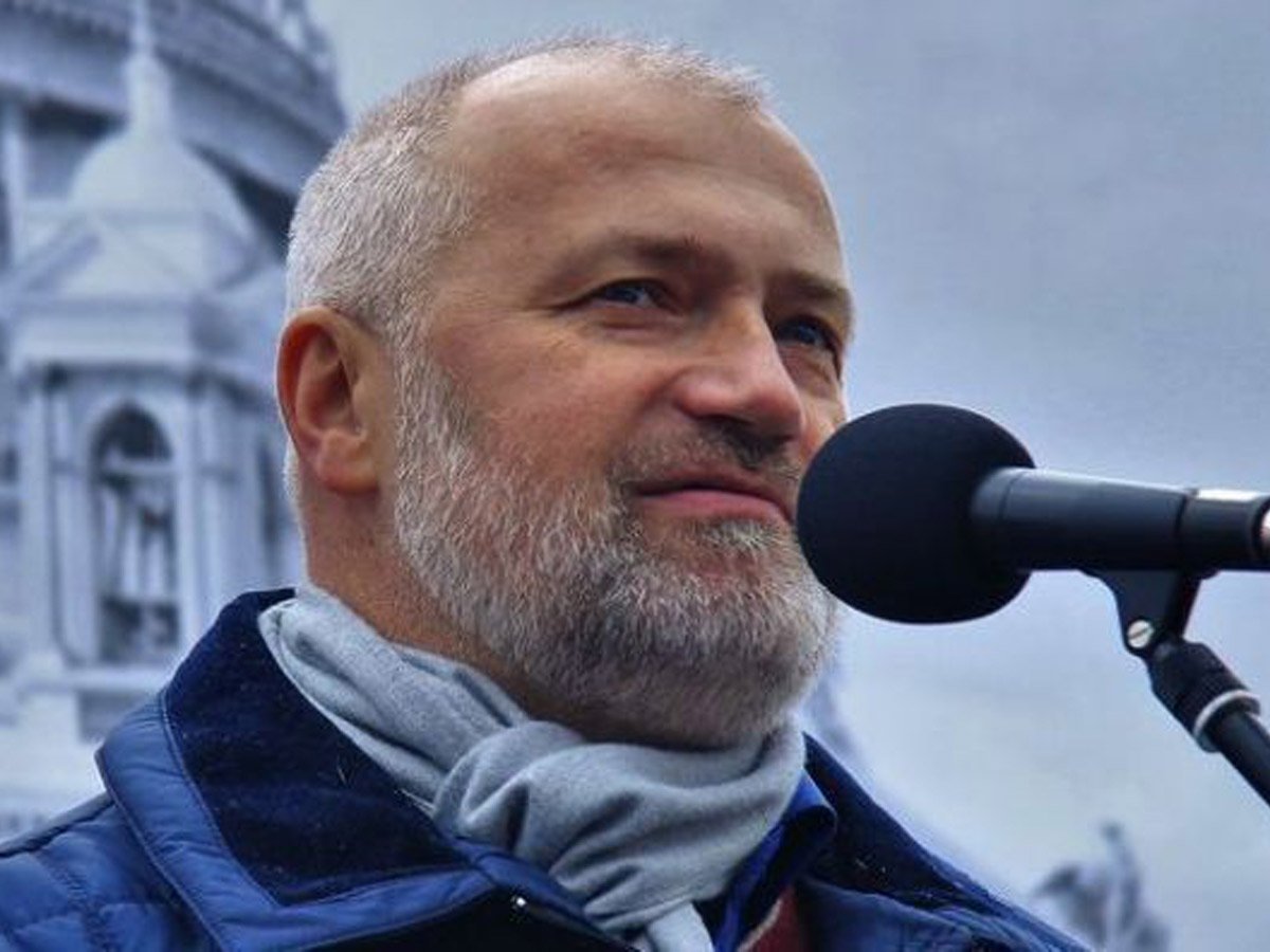 Амосов депутат санкт-петербург биография фото семья. Амосов депутат. Амосов депутат. Дивинский депутат госдумы. Амосов депутат.