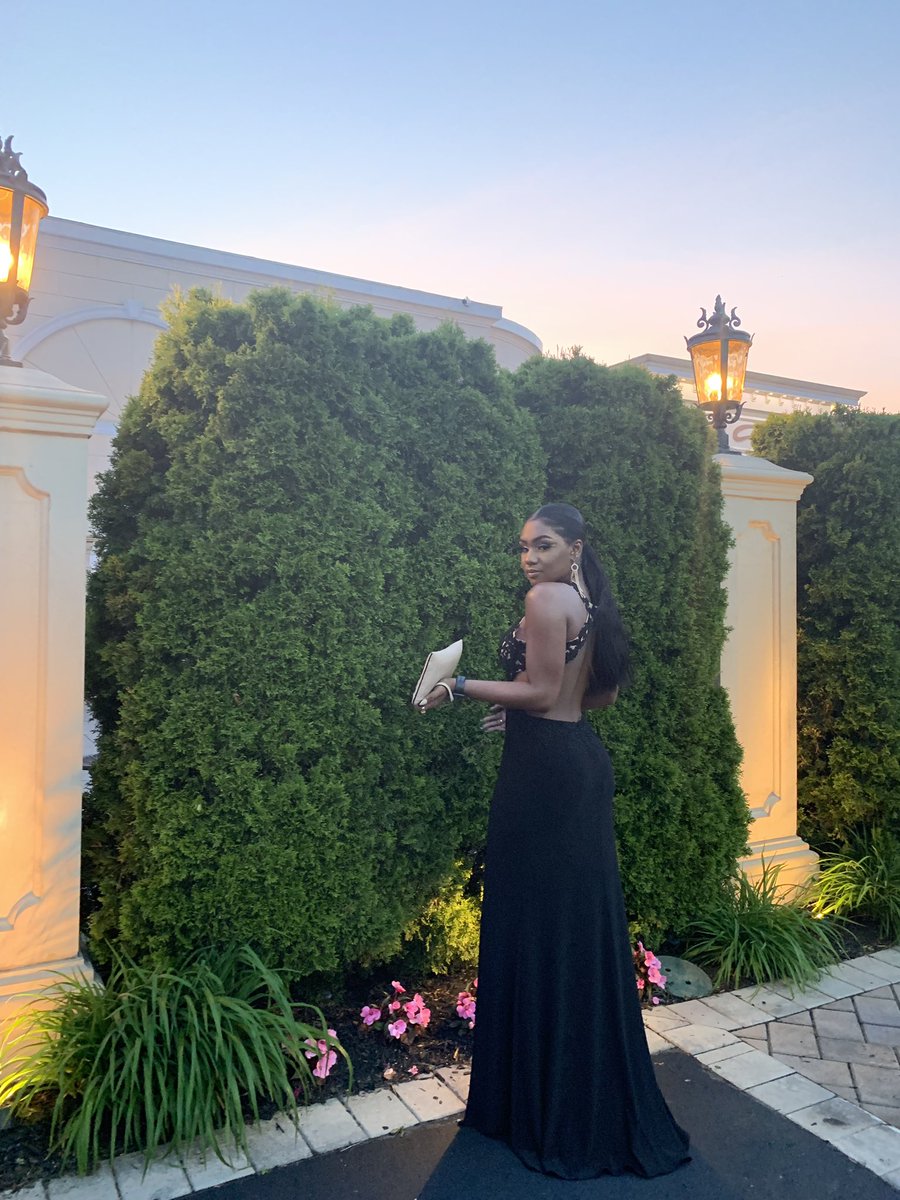 leena4563's tweet photo. ik y’all can care less but um here’s my cute ass prom pics 😘 https://t.co/zYraFcfmpK