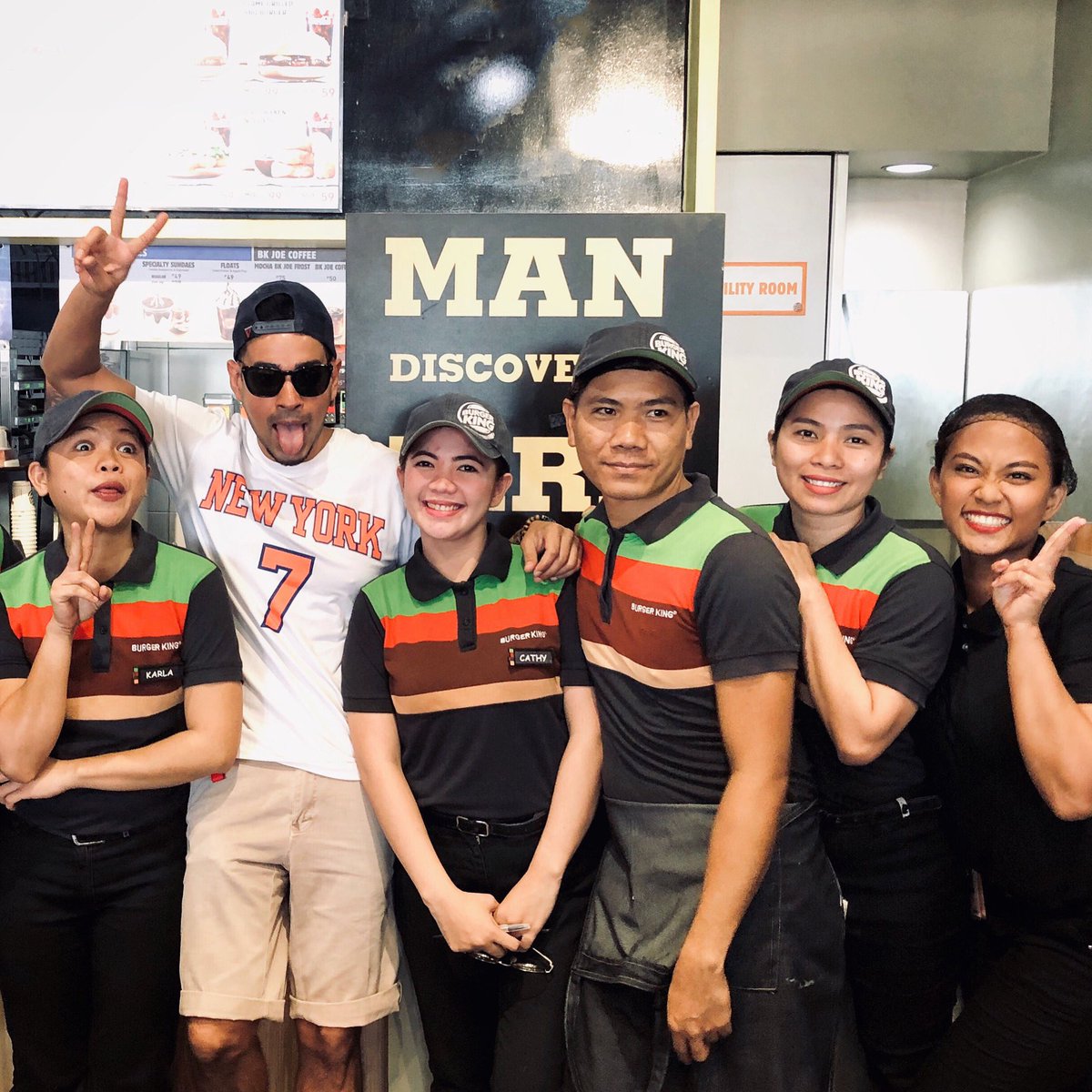 sam_yg's tweet photo. Quickie muna sa BK pampa-happy ng Monday 🍔🍟
··
#LunchBreak #WhopperLover #HappyMondays✌🏽
@burgerkingph https://t.co/h0B1eK0DSh