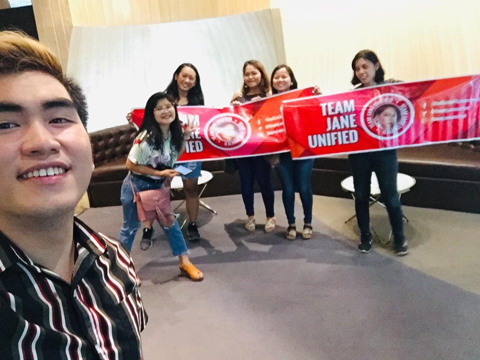 HoneylucilleD's tweet photo. Team Jane @teamjaneunified taking pics while waiting for other members to come for our Blockscreening SM Aura Directors Club
@itsJaneOineza @RegalFilms @RighteousLeftst
#FindingYouWeekend https://t.co/bpYINUWSrz