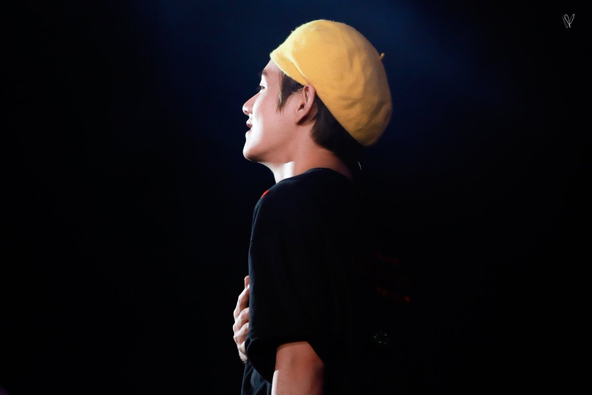 v_heart95's tweet photo. 190602 [HQ] Wembley Stadium 

I wish that you never know a world without ARMYs love 

#IPurpleYou #태형 #V #Taehyung #ToMyBelovedV #BTS #2019BTSFESTA #BTSatWembley https://t.co/bQmLLzpHvs