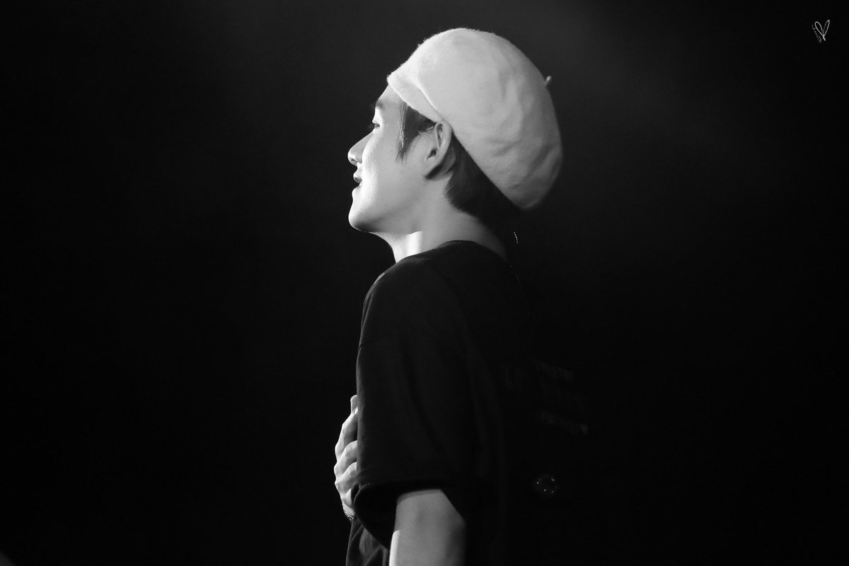 v_heart95's tweet photo. 190602 [HQ] Wembley Stadium 

I wish that you never know a world without ARMYs love 

#IPurpleYou #태형 #V #Taehyung #ToMyBelovedV #BTS #2019BTSFESTA #BTSatWembley https://t.co/bQmLLzpHvs
