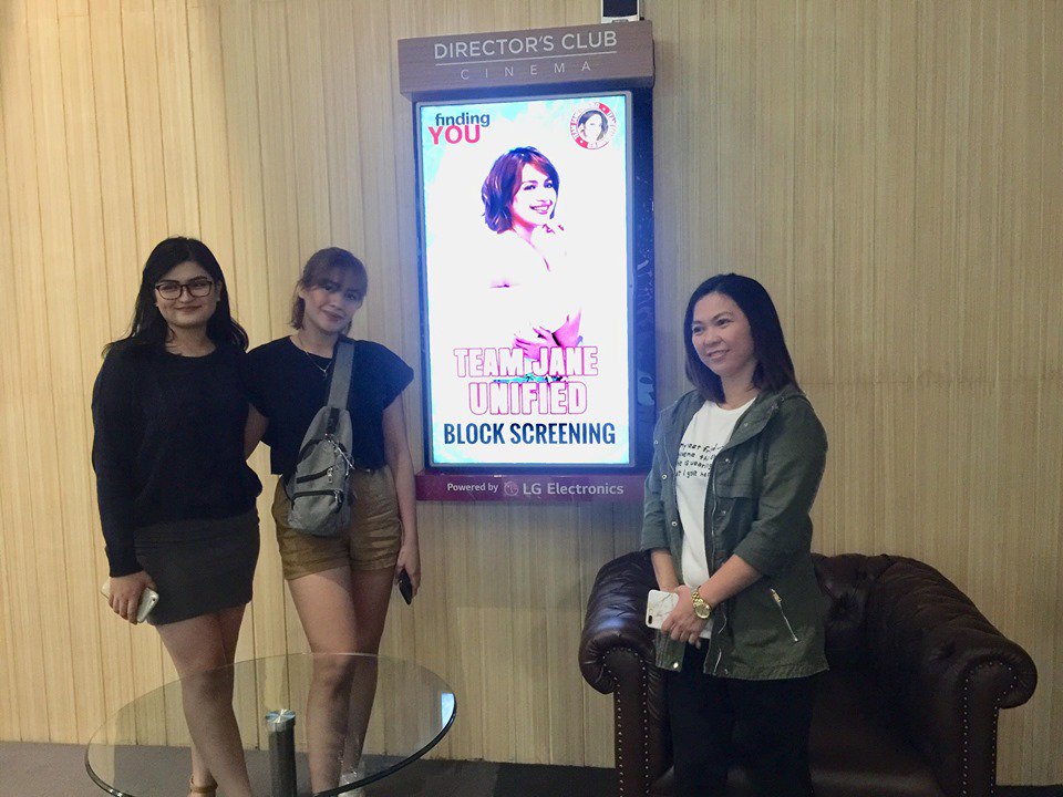 HoneylucilleD's tweet photo. Janey @itsJaneOineza came to our Bloockscreening @teamjaneunified yesterday also TYSM to @TineOfrecina @noemioineza for coming.
#FindingYouWeekend
@RegalFilms @RighteousLeftst https://t.co/Gttd7dEqBz