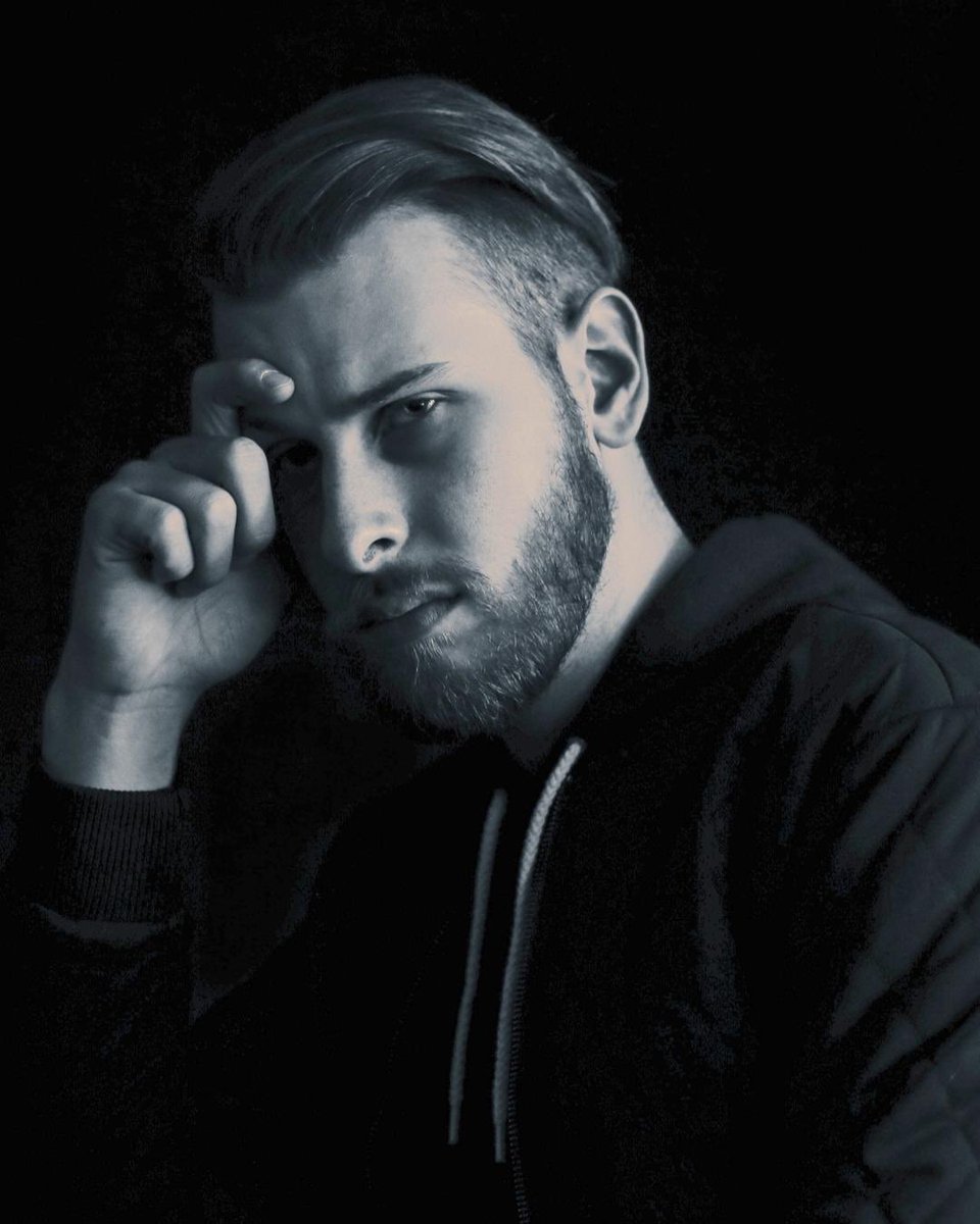 Add volume to your hair with the @envymenlondon Boost Volume Powder. This provides a matte firm hold and thickens the hair. Buy on-line at envy.london #buyonline #mensgrooming #menshairstyles #volumehair #volumehairstyle