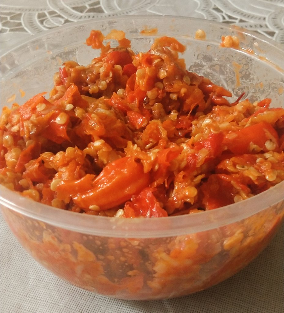 Bambangelf's tweet photo. Supaya tidak ada bahan masakan yang terbuang krn busuk,
maka Gorenglah semua Cabe dn Bawang Putih di Kulkas,
trus di deplok,
trus dimasukkan wadah..
Kalo mau makan ga perlu pusing bikin sambel lagi..
#TipsLebaran krn ART, Sopir udh pada pulang ๐๐ https://t.co/dPvJ5gbeZK