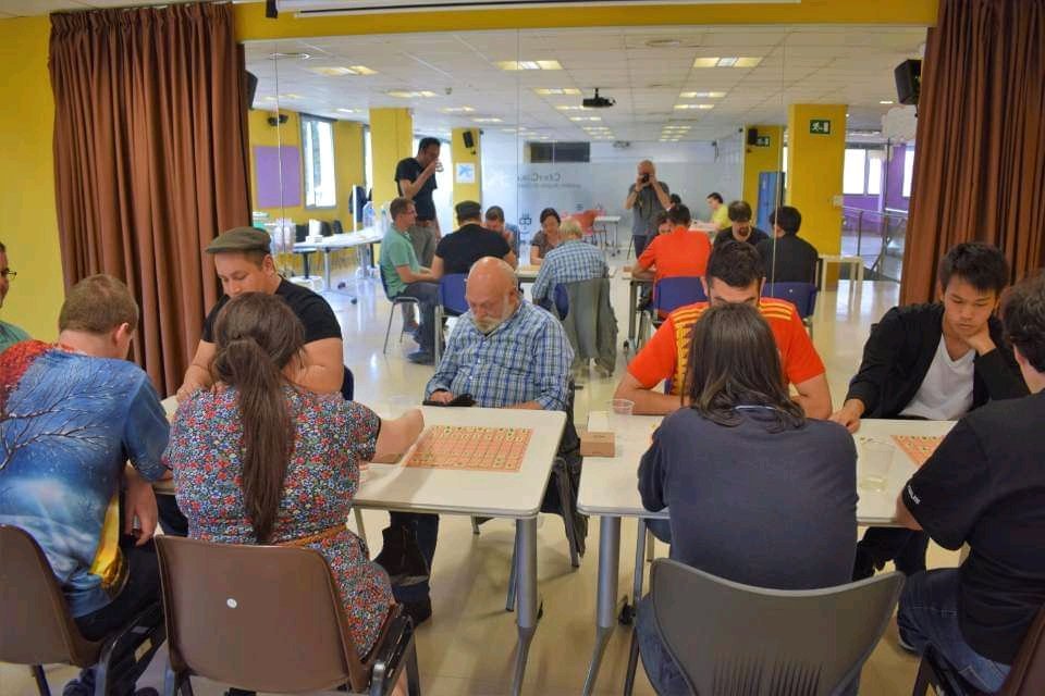 ShogiBarcelona's tweet photo. ☖☗ Shin Oya revalidó el título en el III Open Shogi Barcelona con pleno de victorias (6 puntos). ¡Agradecemos la participación de todos los jugadores y nos vemos el año que viene! 

🎌 #将棋 #shogi https://t.co/popLHVPpoR