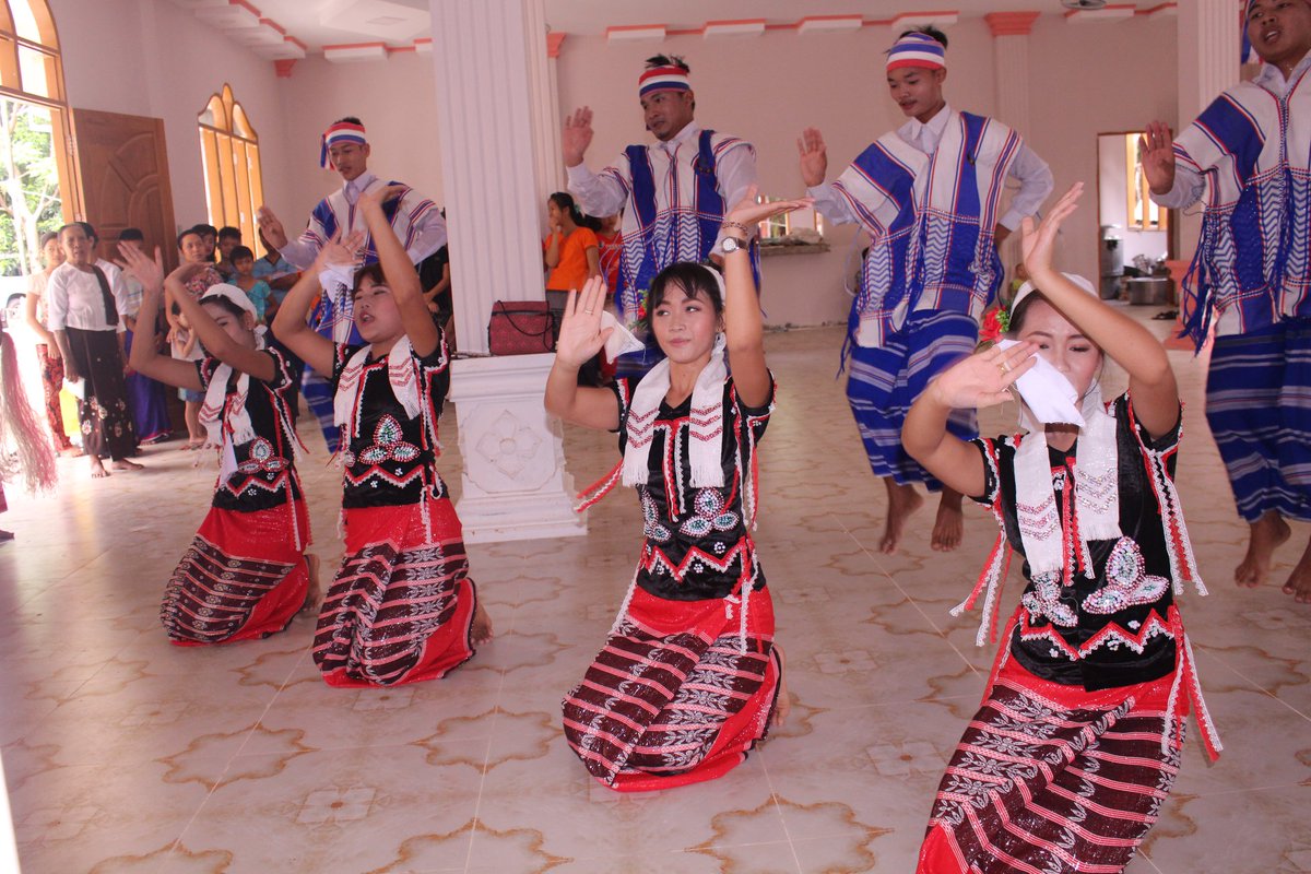 SSTtourismSE's tweet photo. The famous of natural  limestone, cave and one of the popular of Kayin Done Dance can see there Kayin New Festival in Hpaan , Kayin State
Visit to click: https://t.co/0xnsZFN5fH
#kayinstate #myanmarbeauty  #myanmarculture #tourismmyanmar #traditioanltour #myanmartraditional https://t.co/mj1r84mluP