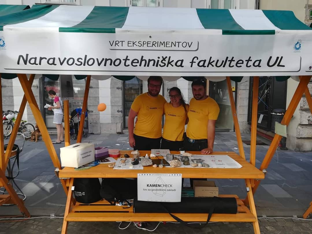 geologija_ntf's tweet photo. Ta vikend se je asistentka doc. dr. Petra Žvab Rožič skupaj s študenti Oddelka za geologijo udeležila Znanstivala v Ljubljani.
#znanstival2019 #geologijajezakon #learninggeology https://t.co/gmZclkJCZa