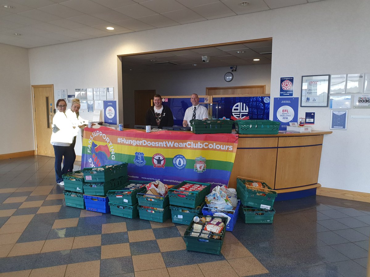 SFoodbanks's tweet photo. @MarcIles The Football family is a proud & compassionate one
22 warriors in Blue embarked on a 240 mile #SpeedCycle to raise funds in memory of Gary,from #NUFC #LUFC #SUFC #BWFC to Goodison
At #BWFC they donated 20 crates of food for all the matchday staff #HDWCC https://t.co/1FGGOisgDS