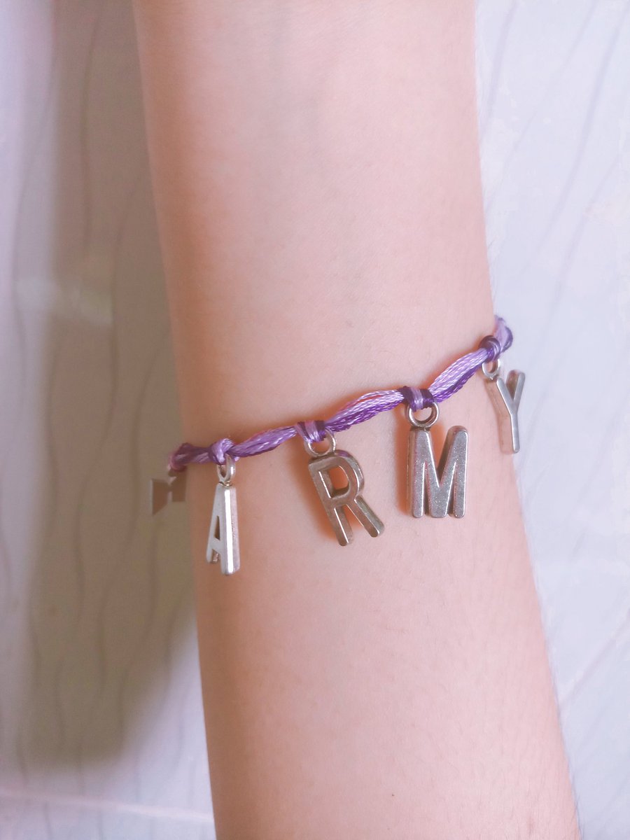 n0duy136's tweet photo. Cùng nhau tận hưởng những tháng ngày hạnh phúc nào
ARMYs, together 💜
"ARMYs are all connected to each other through love"
#ARMYBraceletTutorial
#armybracelet
@armybracelet
@BTS_twt https://t.co/lxoD7bCDmY