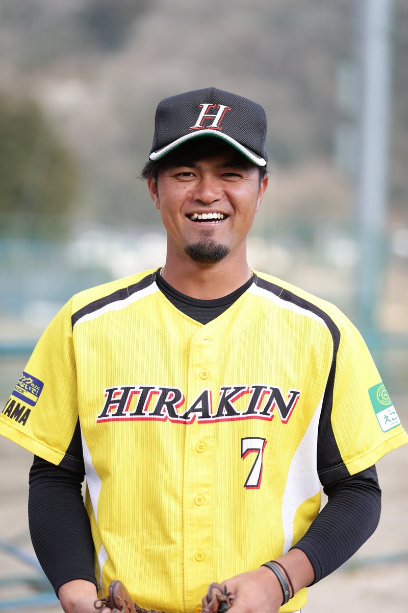 【連載紹介！HIRAKINメソッド】 男子日本代表選手を多数擁する ＃平林金属 に守備の基本を教わる連載『＃HIRAKINメソッド』。キャッチボールなどの基本から、ポジション別の守り方までを選手たちにレクチャーしていただいています。発売中の７月号のテーマは ＃ゴロ捕球、講師は ＃井上知厚 選手です。