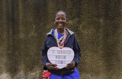 Proud of Everledgends &amp; our incredible partners <a href="/PactWorld/">Pact</a> <a href="/Nineteen48_Ltd/">Nineteen48</a> <a href="/idazzle/">idazzle</a> walking the talk: working with small mining communities in #Tanzania to bring #gemstones to market &amp; help them make a #fairliving from their efforts. moyogems.com <a href="/moyogems/">Moyo Gems</a>   #TAWOMA