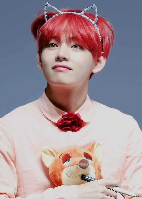 Тэхен с красными волосами. Ви бтс. Bts red. Тэхён и вишенка. Bts тэхен с красными волосами.