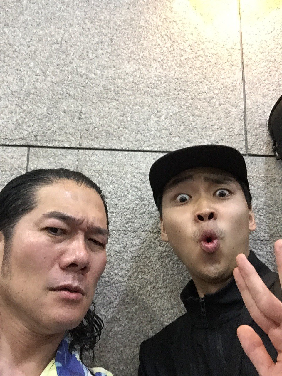 掟ポルシェ 先日の森岡賢さん追悼イベの舞台裏ではberaさんの奥さんと息子さんともご挨拶 俺鈍感だから亡くなった時はじめてその人のことをそう思っていたかが実感となってわかる Beraさん死んだ時あきらかにショックを受けていて そこまで付き合いは密 掟ポルシェ 先日の森岡賢さん追悼イベの舞台裏ではberaさんの奥さんと息子さんともご挨拶 俺鈍感だから亡くなった時はじめてその人のことをそう思っていたかが実感となってわかる Beraさん死んだ時あきらかにショックを受けていて そこまで付き合いは密