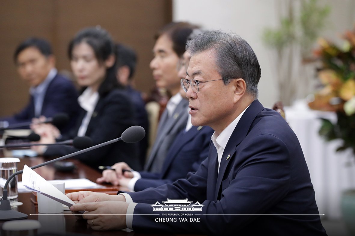 먼저, 헝가리에서 불의의 사고로 목숨을 잃은 분들의 명복을 빌며 유가족들께 깊은 애도의 말씀을 드립니다. 아직도 생사를 알 수 없는 실종자들과 가족들이 겪고 있을 고통스러운 시간에 마음이 아픕니다. facebook.com/moonbyun1/phot…