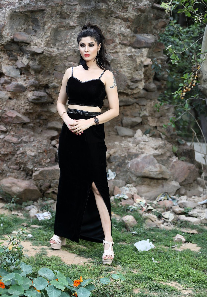 thefrontrow6's tweet photo. #fashionmodel #models #fashiontrends #ontrend #hot #styleblogger #fashionmagazine #photoshoot #style #fashion #outfitoftheday #beauty #Beading #Summer #shortdress #classy #outfit #beautiful #MondayMotivation #awesome #EveningWear #PartyWear #summer #Couture #TFR #TheFrontRow https://t.co/v8DVhMk0Y2