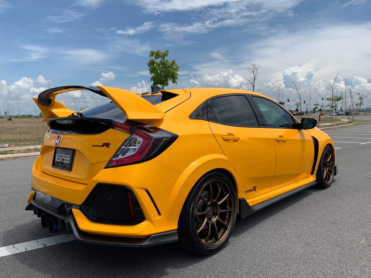 Fuelgarden The First Spoon Yellow Honda Civic Type R Fk8r In Malaysia Has Been Completed And It Is Hot Fuelgarden Honda Civic Type Fk8r Spoonsports Spoonyellow Malaysia Vtec Jdm Carculture